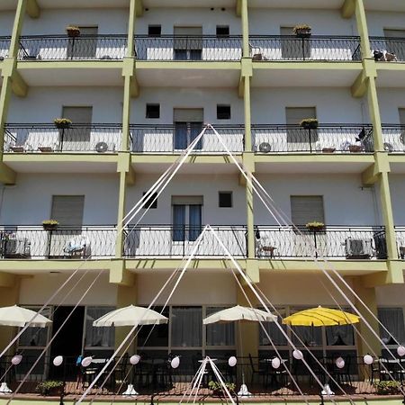 Hotel Ines Cesenatico Extérieur photo