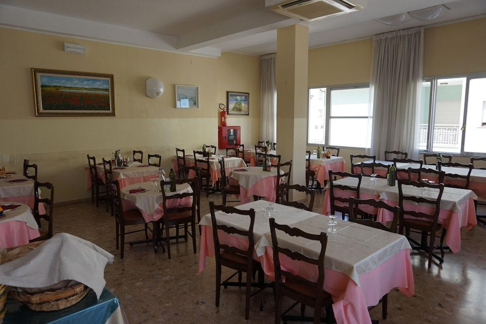 Hotel Ines Cesenatico Extérieur photo