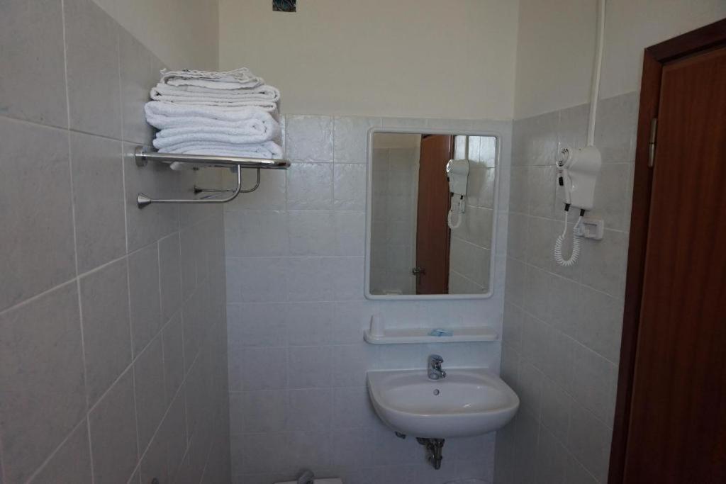 Hotel Ines Cesenatico Extérieur photo