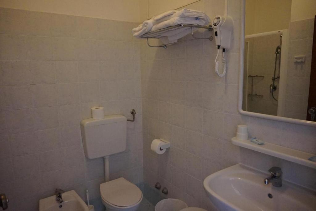 Hotel Ines Cesenatico Extérieur photo