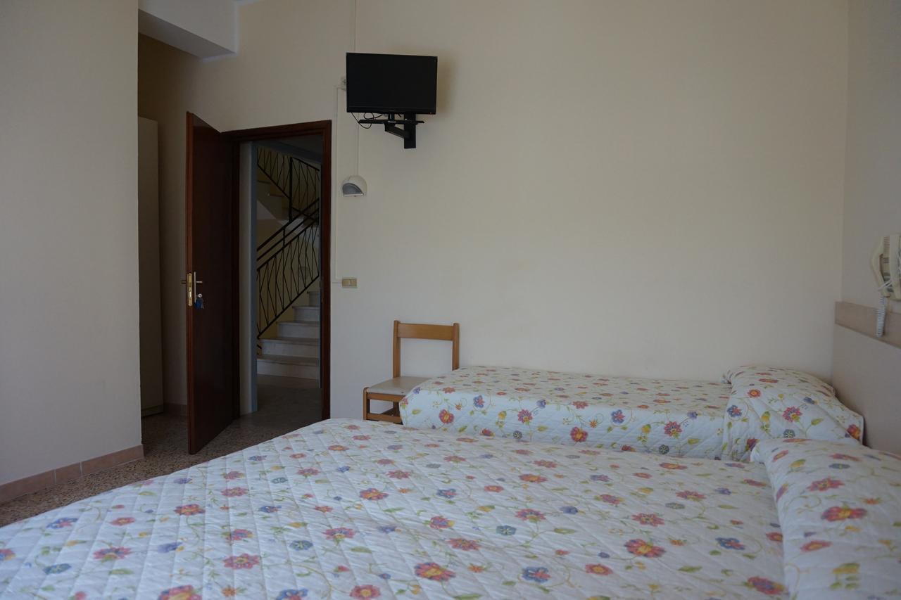 Hotel Ines Cesenatico Extérieur photo