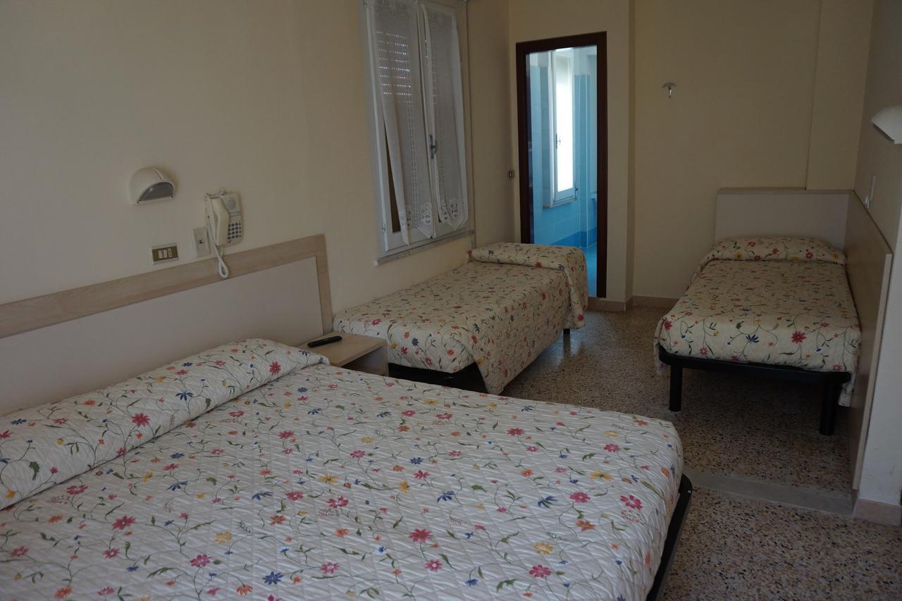 Hotel Ines Cesenatico Extérieur photo